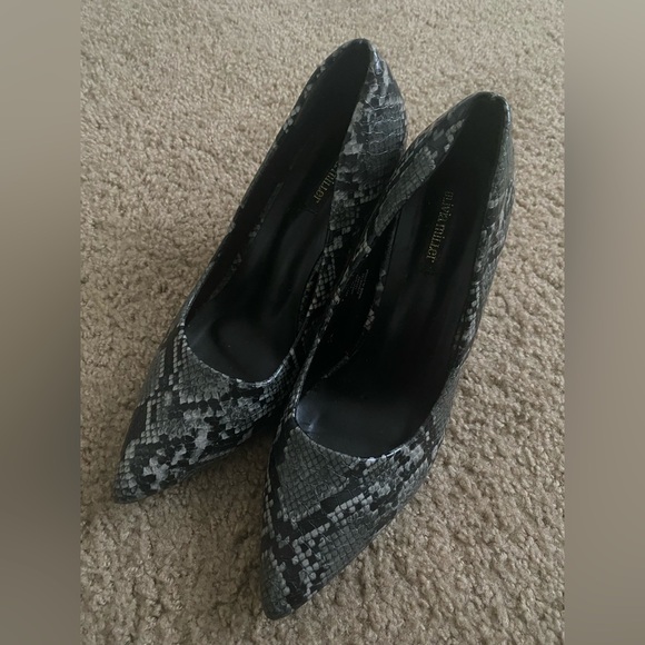 OLIVIA MILLER - SNAKE PRINT HEELS - Picture 1 of 5